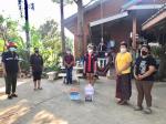 ลงพื้นที่แจกถุงยังชีพให้กับผู้สัมผัสเสี่ยงสูงโรคโควิด-19...
